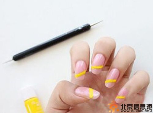 法式美甲教程图解 多彩马卡龙让甜蜜留在指尖
