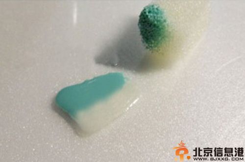 渐变美甲怎么做教程图解 薄荷绿让你的指甲也走小清新风格