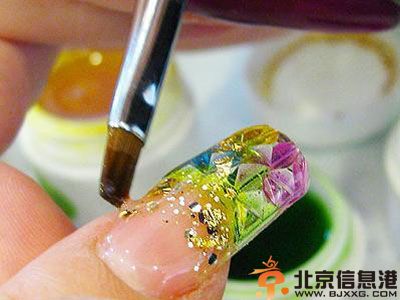 今夏流行的美甲款式大全 琉璃甲光疗甲法式指甲你最喜欢哪款