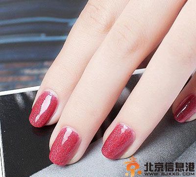 今夏流行的美甲款式大全 琉璃甲光疗甲法式指甲你最喜欢哪款