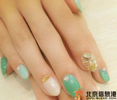 今夏流行的美甲款式大全 琉璃甲光疗甲法式指甲你最喜欢哪款