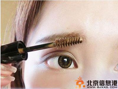 教你如何画大眼娃娃妆 新手也能轻松搞定
