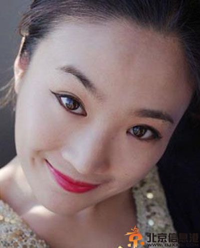 教你最简单的复古红唇妆画法 让你瞬间变性感女郎