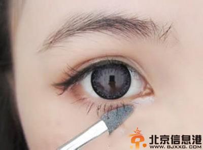 清新裸妆化妆步骤示范 让你秋季尽显清纯范