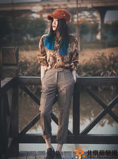 咖啡色英伦风女装搭配 帅气而又迷人