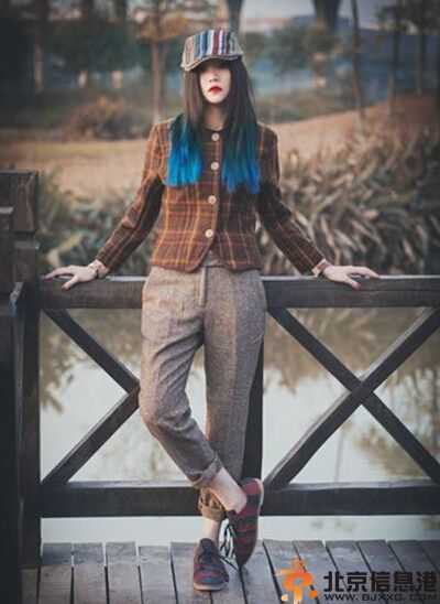 咖啡色英伦风女装搭配 帅气而又迷人