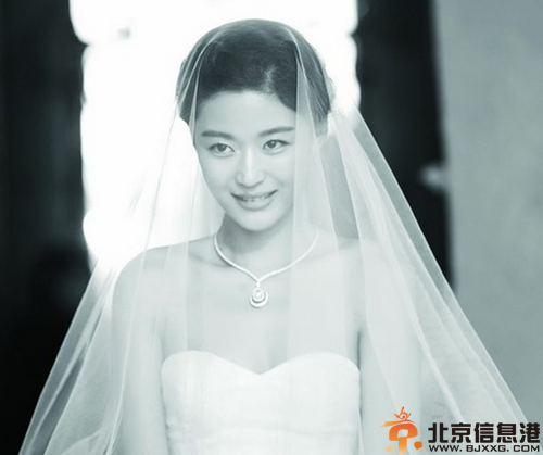 崔俊赫身价家庭背景遭热搜 崔俊赫全智贤结婚照引关注