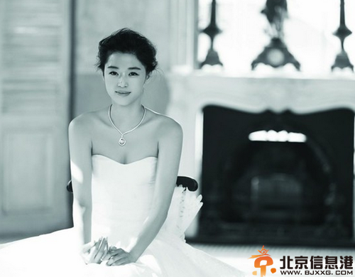 崔俊赫身价家庭背景遭热搜 崔俊赫全智贤结婚照引关注