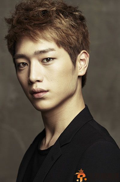 徐康俊整容前后照片被质疑揭个人资料 爆童年照力证原装美男