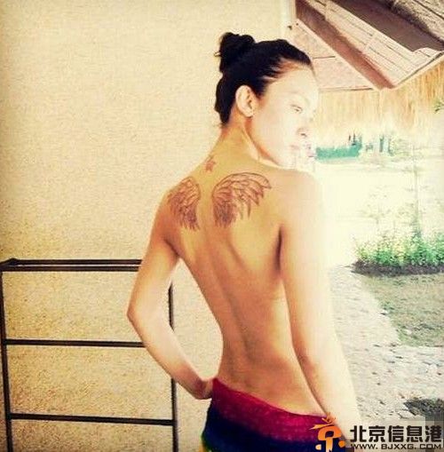 秋元才加个人资料微博 晒美背照片腹肌引关注