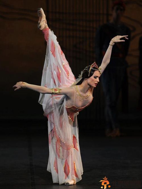 斯韦特兰娜·扎哈洛娃照片资料 芭蕾舞演员当选议员爆生活美照