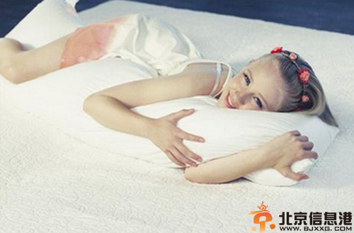 西赛儿博耶拉斯姆森个人资料私照热搜 唯美床照引关注