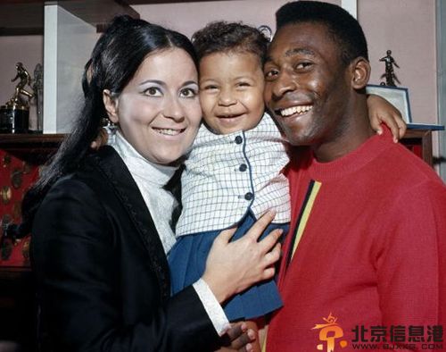 贝利现任妻子马尔西娅个人资料 三婚将取小32岁女友揭前妻照片