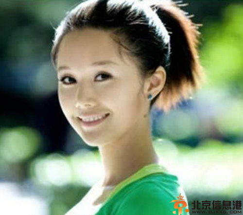 宋佳玲老公及个人资料年龄微博遭热搜 其清纯美照引关注