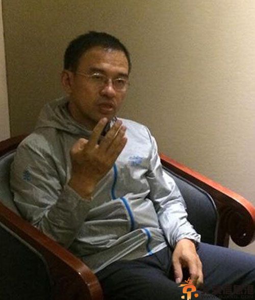 主持人王志复出近照显憔悴 揭原央视名嘴王志妻子朱迅及资料简历