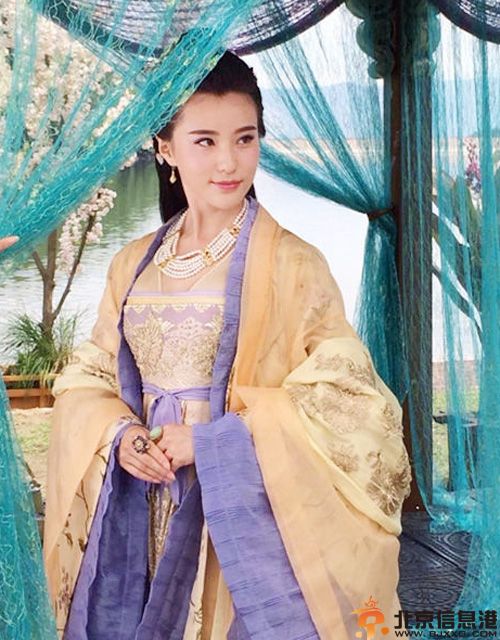 鲍天琦个人资料微博照片身高多高 电视剧花千骨饰轻水引关注