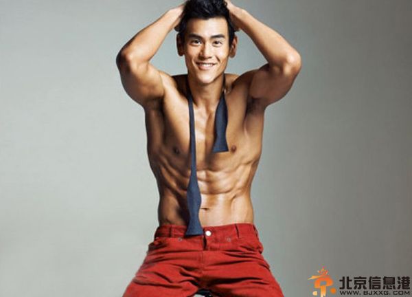 彭于晏女友是谁揭个人资料 其身高肌肉有图片受关注