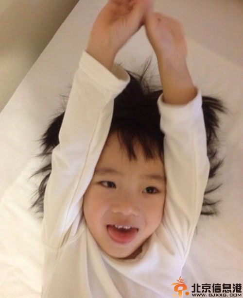 吴镇宇有女儿吗BBgirl是谁 吴镇宇妻子王丽萍近照正面照