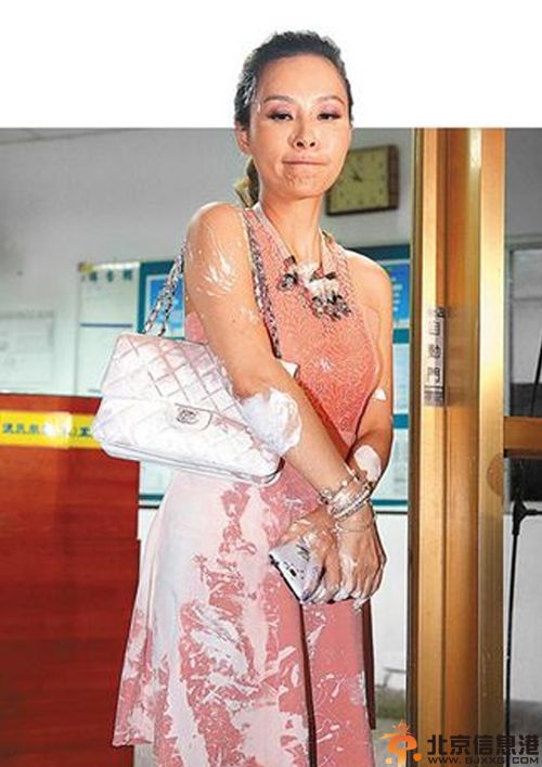 许圣梅儿子自杀了吗老公是谁 揭个人资料因大胆言论遭泼漆