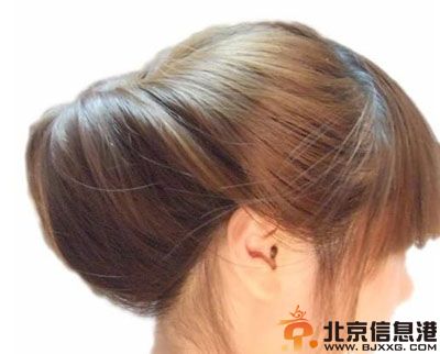 教你简单韩式盘发 彰显<a href='http://www.bjxxg.cn/health/liangxing/' target='_blank'><u>女人</u></a>优雅气质