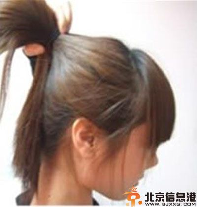 教你简单韩式盘发 彰显女人优雅气质
