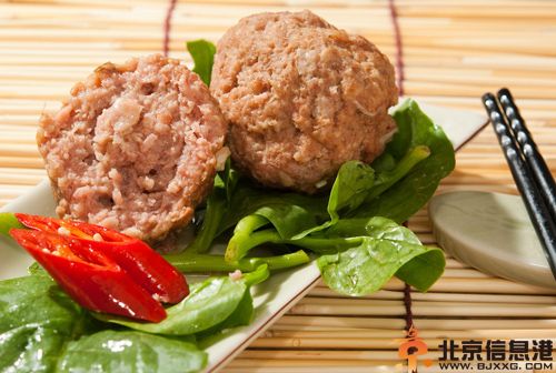 扬州狮子头的家常做法分享 口感松软肥而不腻