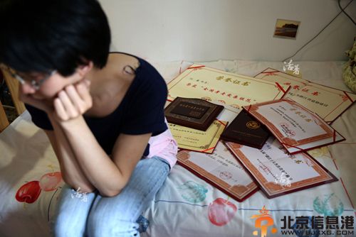 刘霆为什么想做女生 揭变性人刘婷我是女人女装照片及近况