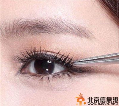 如何画眼影步骤图解 只花一分钟打造魅力无穷的电眼妆