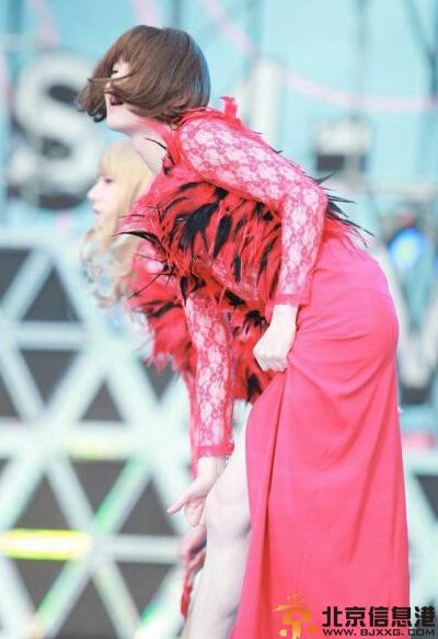 exo队长金俊勉家境背景个人资料曝光 Smtown演唱会女装惊艳众人