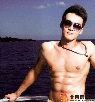 杨一展微博个人资料肌肉照片 新剧杨一展林心如吻戏不断