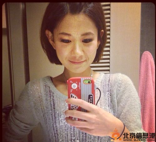 中国好声音叶晴晴男友谭Jonathan疑为富二代 揭个人资料照片