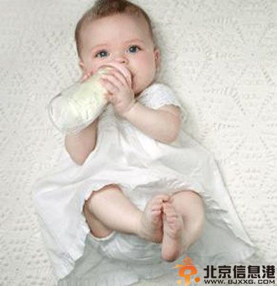 宝宝不喝奶瓶怎么办 教你几招让宝宝改变不吃奶瓶的习惯