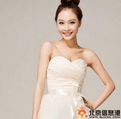 伴娘礼服搭配图片 为婚礼增添亮点