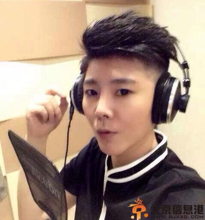 好声音戎琦资料微博离开地球表面被赞