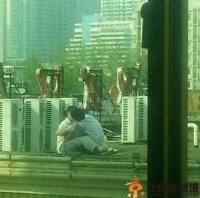 不忍直视的内涵亮点图 这个姿势真的好吗