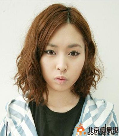 2014年韩式卷发发型图片 可爱少女约会发型