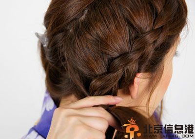 简单韩式盘发图解 时尚不失甜美优雅
