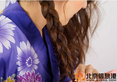 简单韩式盘发图解 时尚不失甜美优雅