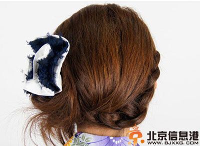 简单韩式盘发图解 时尚不失甜美优雅