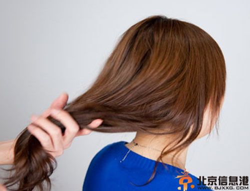 简单盘发发型扎法步骤图解 随手完成清爽干练盘发