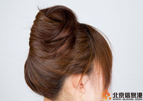 简单盘发发型扎法步骤图解 随手完成清爽干练盘发
