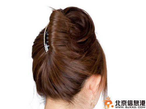 简单盘发发型扎法步骤图解 随手完成清爽干练盘发