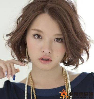 女人短发最新发型造型 小职员变身精明丽人