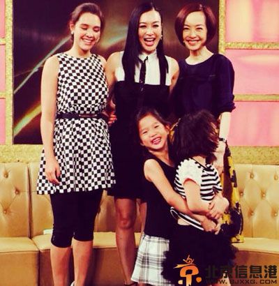 钟丽缇女儿照片 鲁豫有约钟丽缇微博晒合影