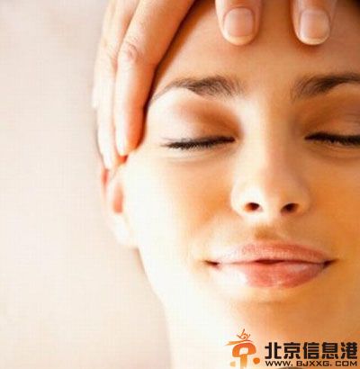 教你怎么按摩减少抬头纹 让你轻松赶走抬头纹