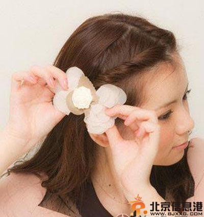 刘海编发教程图解7部曲 让你编出清新甜美风