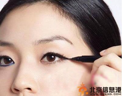 单眼皮怎么画眼线步骤 拥有一双大美眼不是梦