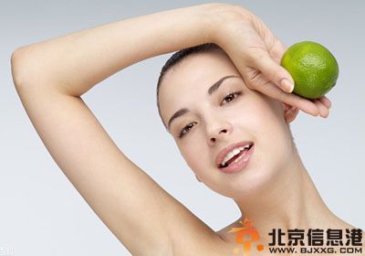 学习瘦手臂动作 甩掉蝴蝶袖
