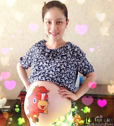 沙溢胡可再得一子小鱼儿 与大儿子安吉似双胞胎