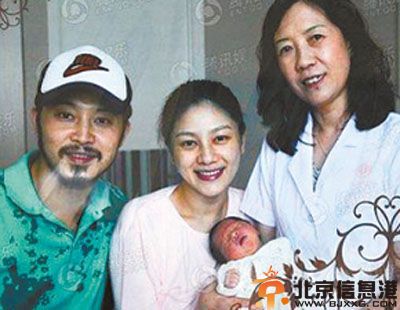 沙溢胡可再得一子小鱼儿 与大儿子安吉似双胞胎